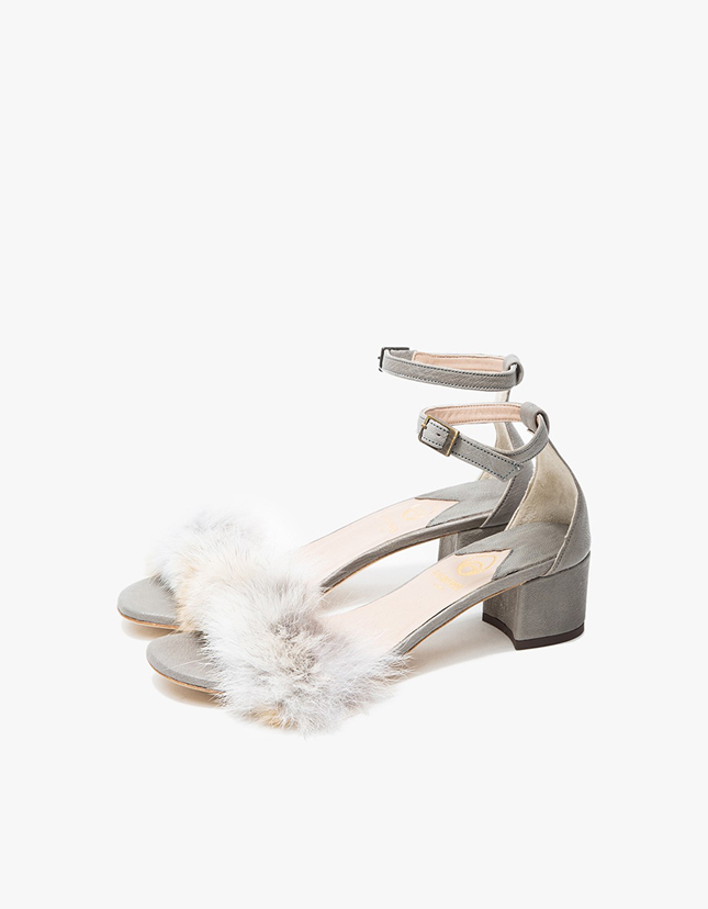 Tufted Dhara Sandal in Cloudy